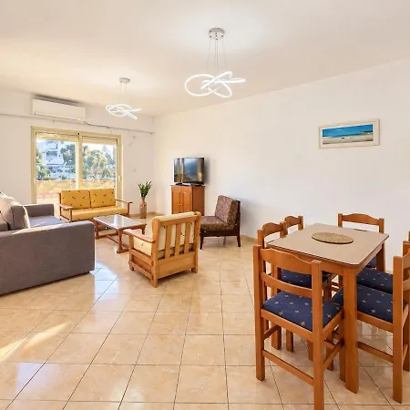 Huge Views 2br Ap X Kitchen, Parking, 2 Min Apartment Himarë