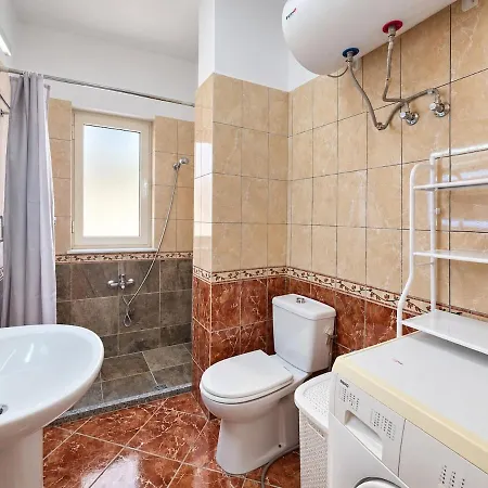 Huge Views 2br Ap X Kitchen, Parking, 2 Min Apartment *